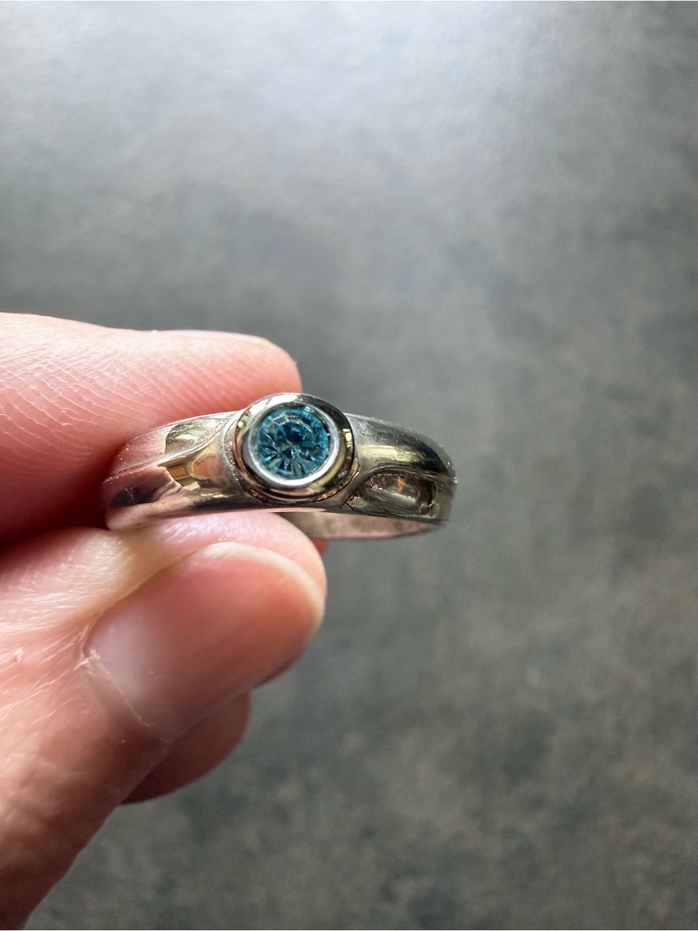 Sterling Silver Blue Topaz Bezel Set Ring - size 6 - Picture 2 of 7